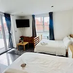 Ar7 Sunset Luxurious Apartment In London Zone-1 Including One Family Twin Room With Its Own Stunning Private Terrace