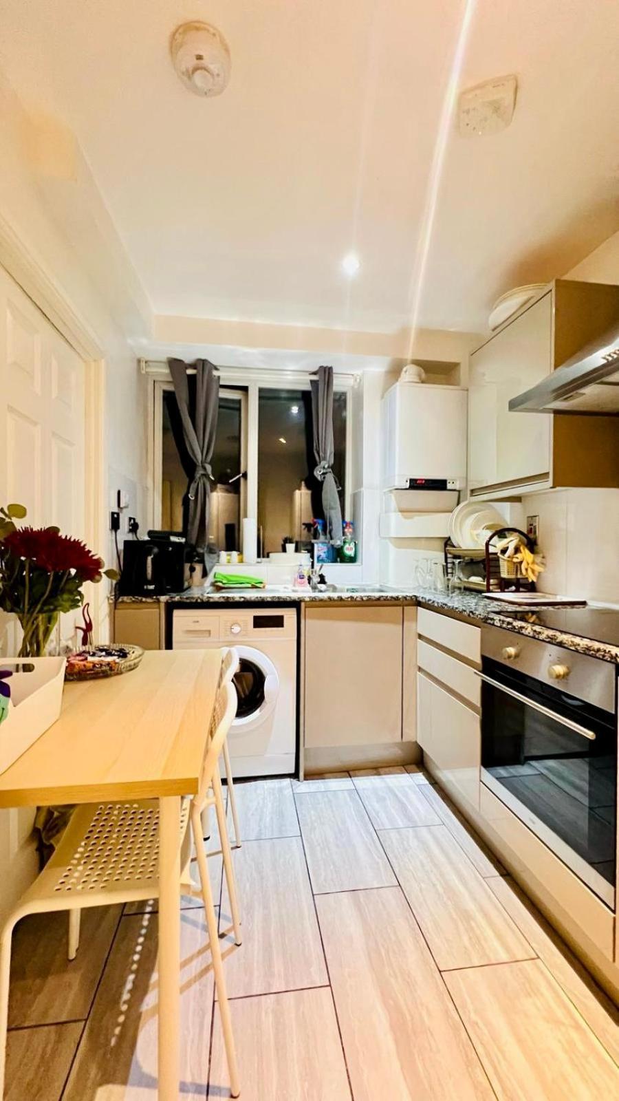 Appartamento Ar7 Sunset Luxurious In Zone-1 Including One Family Twin With Its Own Stunning Private Terrace Londra